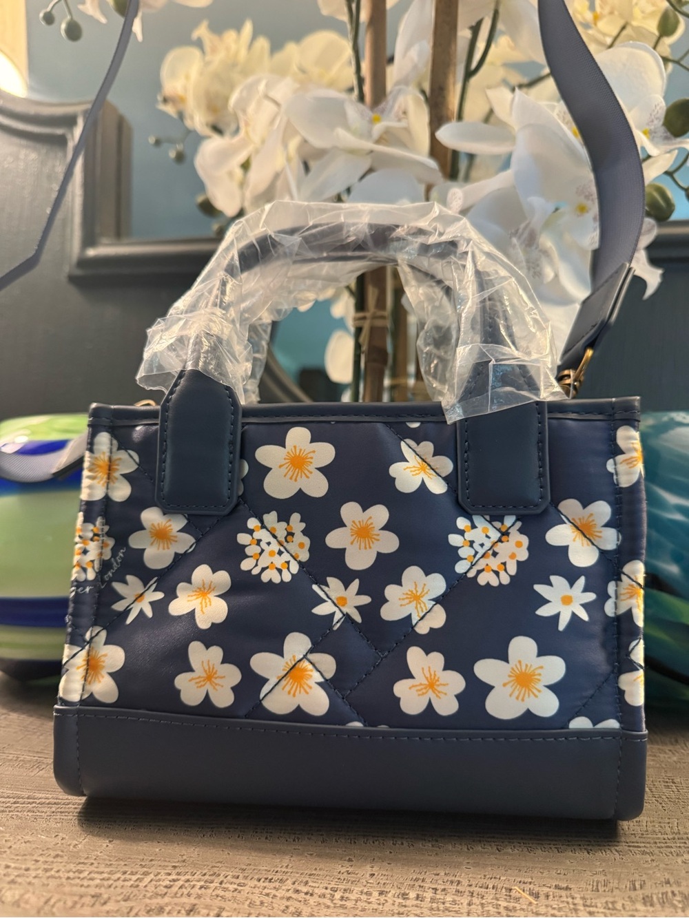 NWT Kurt Geiger Navy Floral Mini Crossbody Bag - ADORABLE 🌼 - Picture 3 of 4